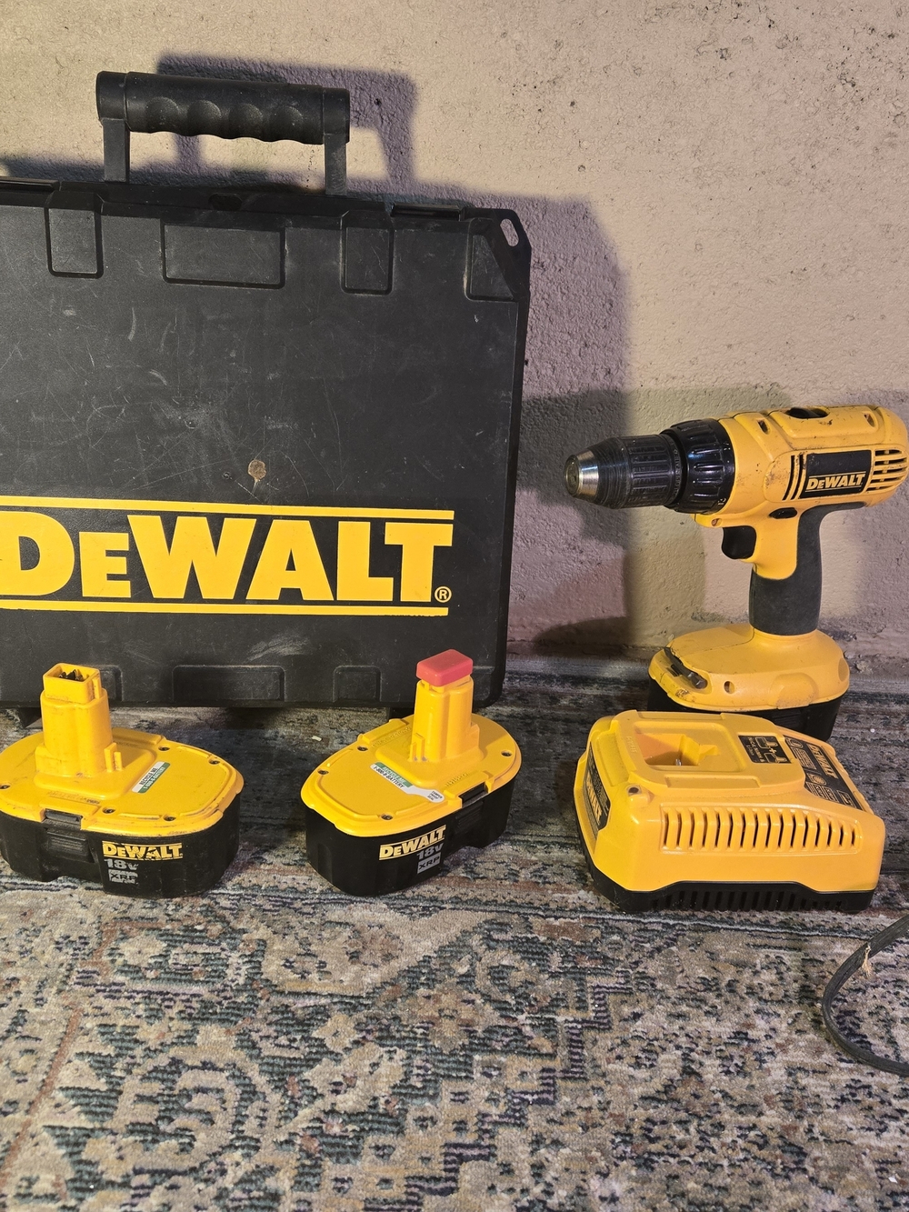 DEWALT 1/2" DC970 18V DRILL DRIVER CHARGER 3 18V BATTERIES & CASE INCLUDED NICE